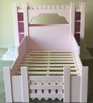castle-bed-painted-1-small